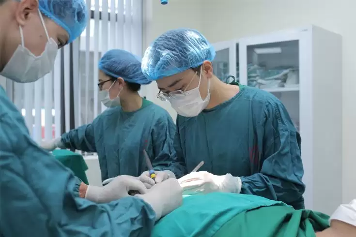 May Đồng Phục Y Tế Kháng Khuẩn – Giải Pháp An Toàn Cho Bệnh Viện Và Phòng Khám 5 May Đồng Phục Y Tế Kháng Khuẩn